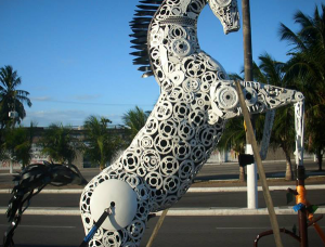 Esculturas em Ferro e Aço em Exposição no Polo Caruaru